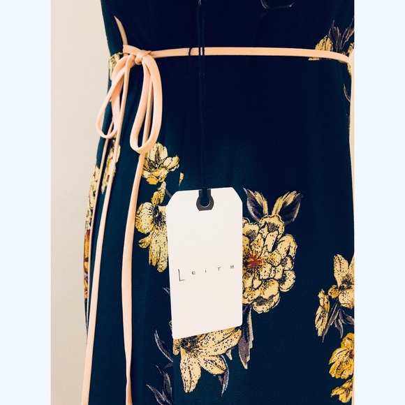 Floral wrap dress with asymmetrical hemline - Picture 6 of 6